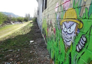 La 'cara b' de la avenida de Gijón acoge una escombrera ilegal